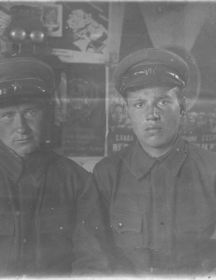 Морозов  Иван  Александрович (слева)