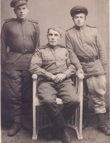 Миронов Пётр Яковлевич (слева)