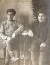 Титов Владимир Григорьевич (на фото слева)