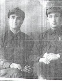 Матушевский Юлиан Владимирович (на фото справа)