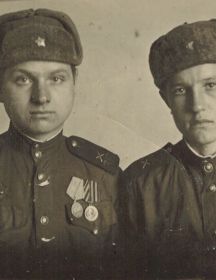 Воронцов Григорий Семенович (справа)