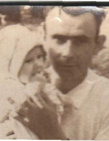 Кобзарев Дмитрий Андреевич   (фото с дочерью на руках)