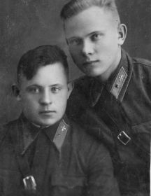 Барсуков Георгий Григорьевич ( на фото справа)