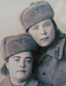 Баранова Татьяна Михайловна (на фото справа)