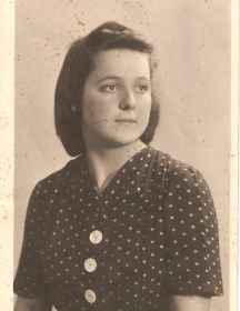  Макарова (девичья фамилия Выходцева) Галина Иосифовна