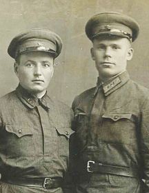 Мишков Дмитрий Макарович (на фото справа)