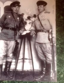 Пащенко Иван Федорович, 1901 (слева)