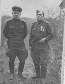 Афанасьев Алексей Еремеевич (справа)