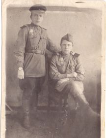 Юрьев Василий Кузьмич (слева)