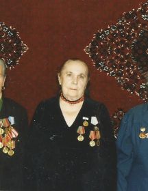 Блинкова Анна Кузьминична(справа)