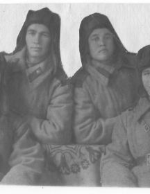 Калёнков Александр Фёдорович ( 2-ой слева)