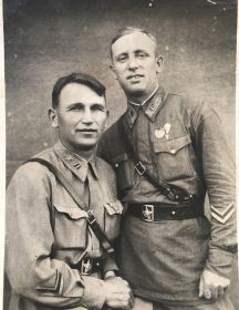 Кудряшов Андрей Алексеевич(Максимович) справа