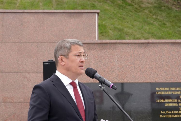 Памятник ушедшим на фронт открыли 22 июня в Уфе