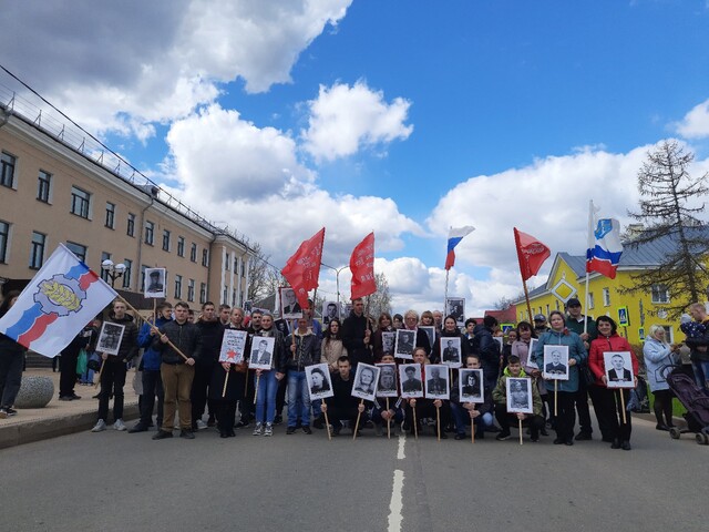 Оставаться в нашей памяти и боевом строю