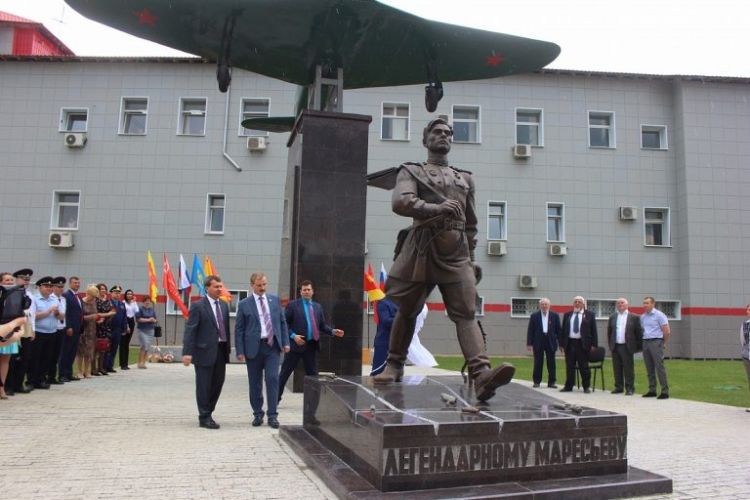 В Бологое Тверской области открыли мемориал «Легендарный Маресьев».