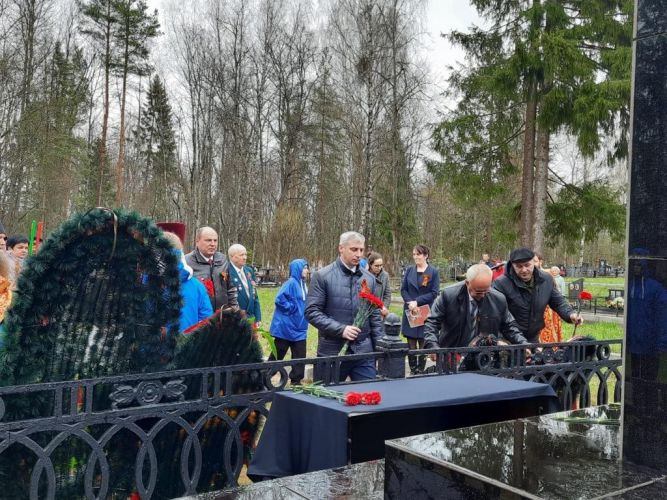 В канун Великого праздника Победы боровичане приняли участие в траурном митинге и панихиде по погибшим в Великой Отечественной войне