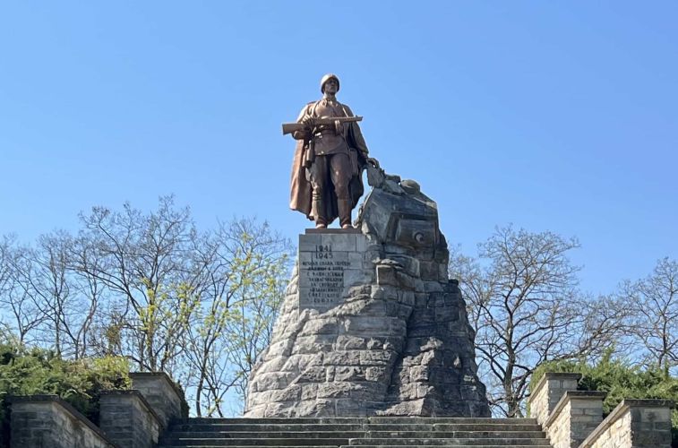 80 лет спустя. Дочь солдата узнала, где погиб и похоронен ее отец, считавшийся пропавшим без вести