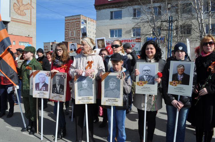 Как изготовить штендер "Бессмертного полка"