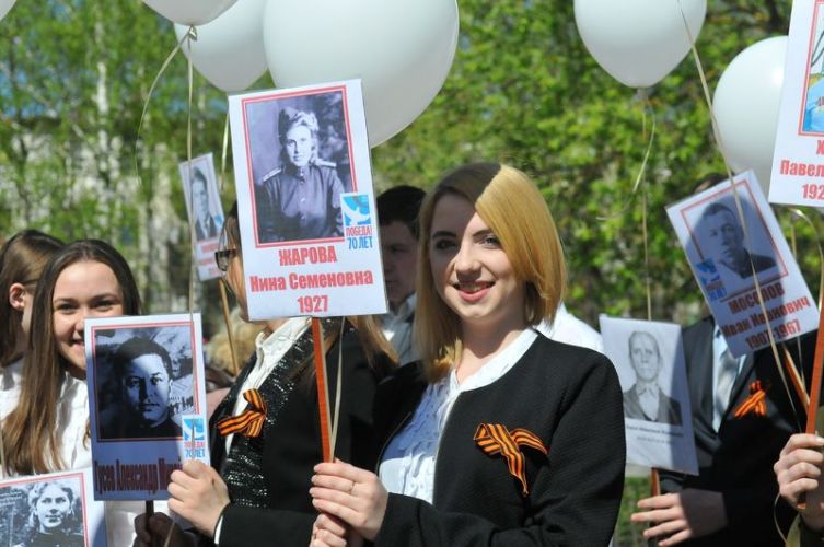 «Бессмертный полк» прошел по поселку Сергиевскому (Коломенский район)