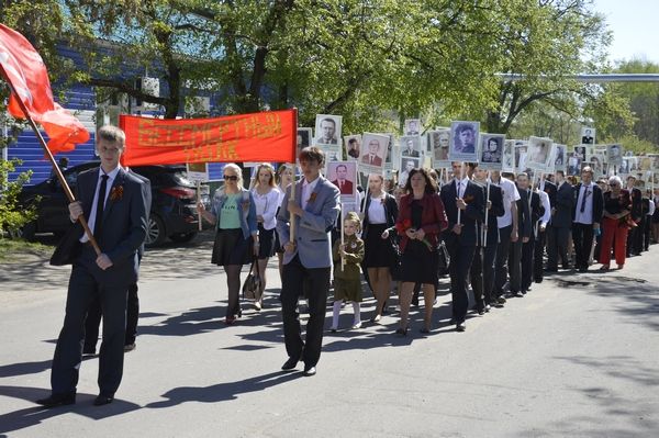 Мы память пронесли на транспарантах. Бессмертный полк в Белинском