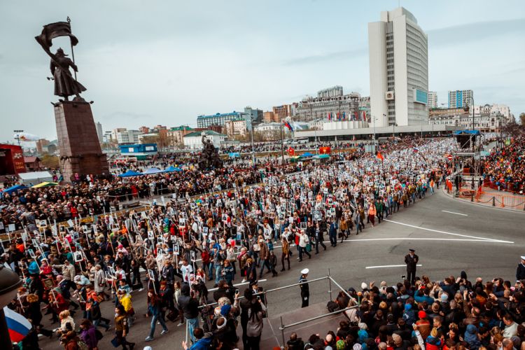 В строю "Бессмертного полка" прошагало более 35 тысяч жителей Владивостока