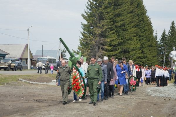Траурный митинг, посвященный захоронению останков нашего земляка, солдата Шевкуна Константина Васильевича