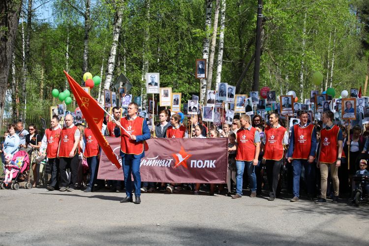 Новости бабаево. Памятник первостроителям Нижнекамск. Нижнекамск люди. День города Нижнекамск. Турслет.