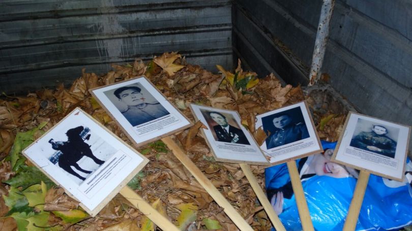 Портреты фронтовиков оказались в мусоре. Ищем родных