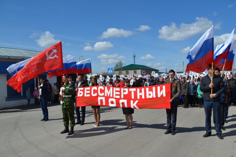 В г. Каргате 09.05.17г открыт новый памятник из бронзы детям войны на средства народа