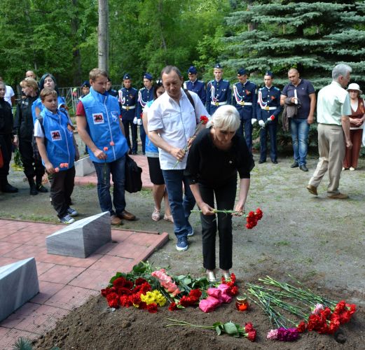 В Челябинске перезахоронили южноуральского солдата, найденного в Латвии