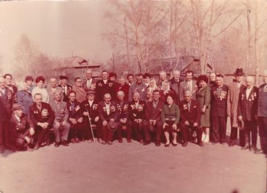 Встреча в микрорайоне Лесокомбината накануне 9 мая 1987 участников Великой Отечественной войны и вдов, погибших участников на фронтах ВОВ