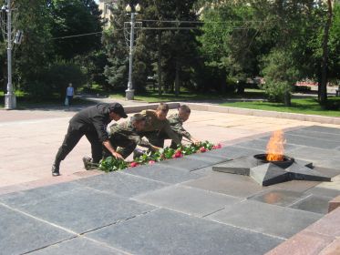 Возложение цветов к Вечному огню 22 июня