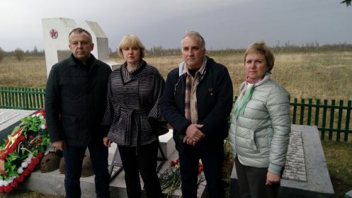 Внуки и правнуки погибших красноармейцев Сиротина П.А., Лапина В.И. и Мухина И.В.