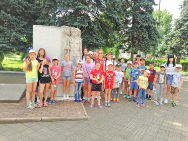 На экскурсии в Парке 30-летия Победы в Староминской