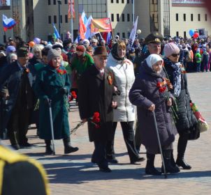 Ветераны города Лангепаса перед возложением цветов