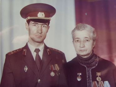 Аустрины Валентина Ивановна и ее сын Август Леонардович, 1980 г.