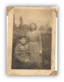 Татьяна Яковлевна с мужем подполковником Колтуновым И.В. май 1945 г.