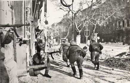 Солдаты РККА в боях за Будапешт 29 октября 1944 — 13 февраля 1945 Место	 Венгрия, Югославия, Чехословакия