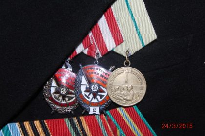 Ордена Красного знамени и медаль "За оборону Ленинграда"