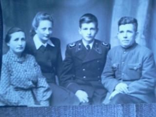 начало 50-х г.г., с женой, дочерью и сыном