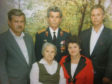 Жена и дети Чубарова Н.П.: Эдуард, Геннадий, Валерий, Лидия. Фото 1996 года.