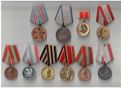 Часть медалей,оставшихся в семье