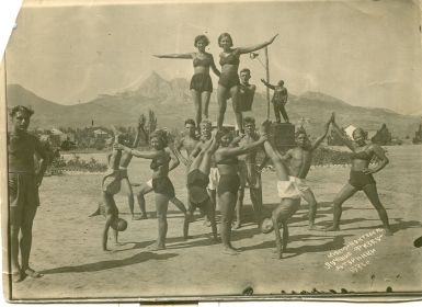 физкультурники - 1936 год. Игорь стоит слева