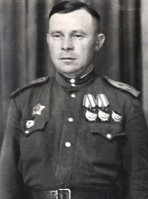 Прадед был награжден 3 орденами Красного знамени и ордено Суворова 3 степени