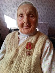 Прабабушка с медалью