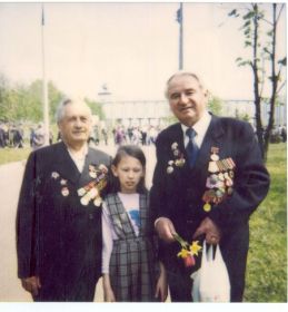 Открытие парка победы 1995 С внучкой и Марчуком Владимиром Яковлевичем