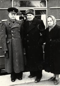 Николай Васильевич с родителями