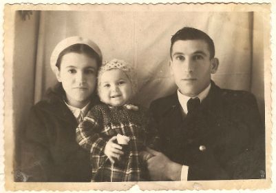 Учанейшвили Шота и Соколова Мария с доченькой.