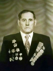 Награжден четырьмя орденами Отечественной войны I и II степени, а также медалями.