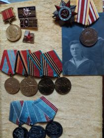 Орден Отечественной Войны 2 степени, медаль за отвагу, медаль за победу над Японией